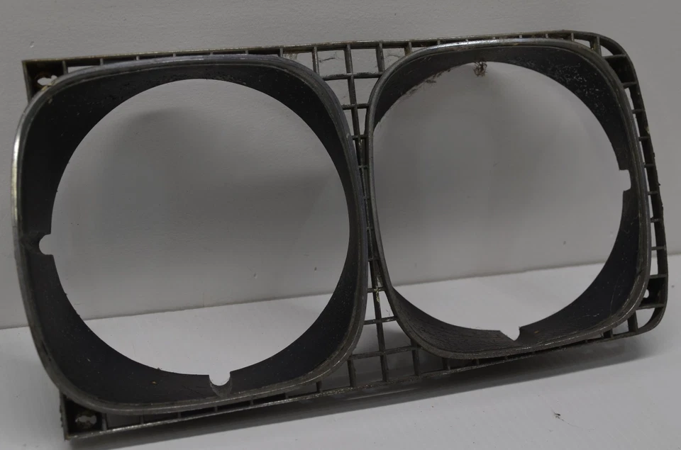 Moldura de faro lateral derecho del pasajero Oldsmobile Toronado 1970 OEM Foto 4 de 4