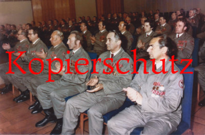 J123 25 Jahre Kampfgruppen Honecker  DDR 1978 Berlin ca. 20x30