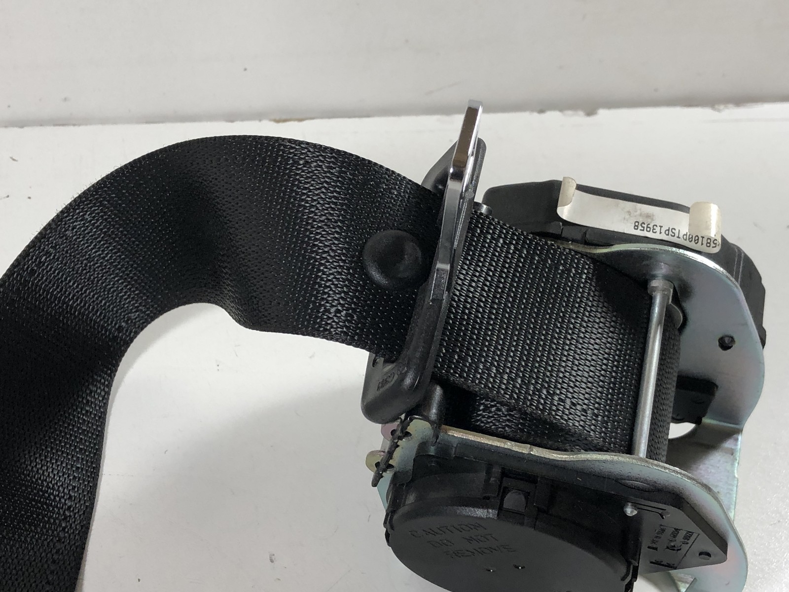 03-13 Maserati Quattroporte M139 Rear Center Seatbelt Retractor OEM NERO Black