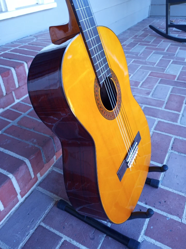 Epiphone EC 23A clásica años 70. Japón.   Parte superior y cuerpo lisos.  Excelente estado.. Foto 4 de 4