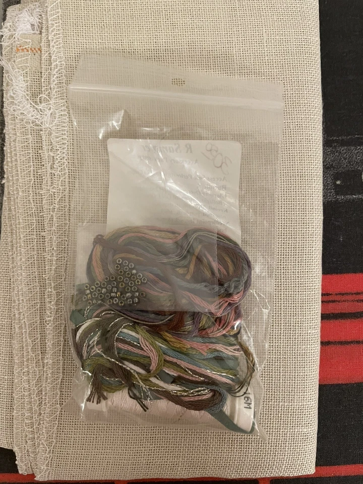 Victoria Sampler "R"  IS FOR RUNNER Accessory pack + Linen DDP for USA - Image 2 of 2