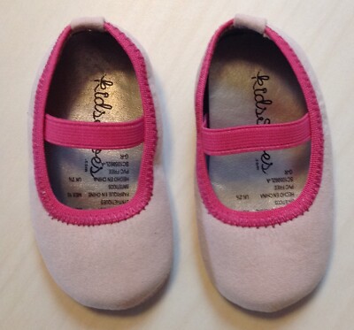New GIRLS Baby Ballet Style Shoes in Light Pink - KIDSSHOES.COM - Size 3M