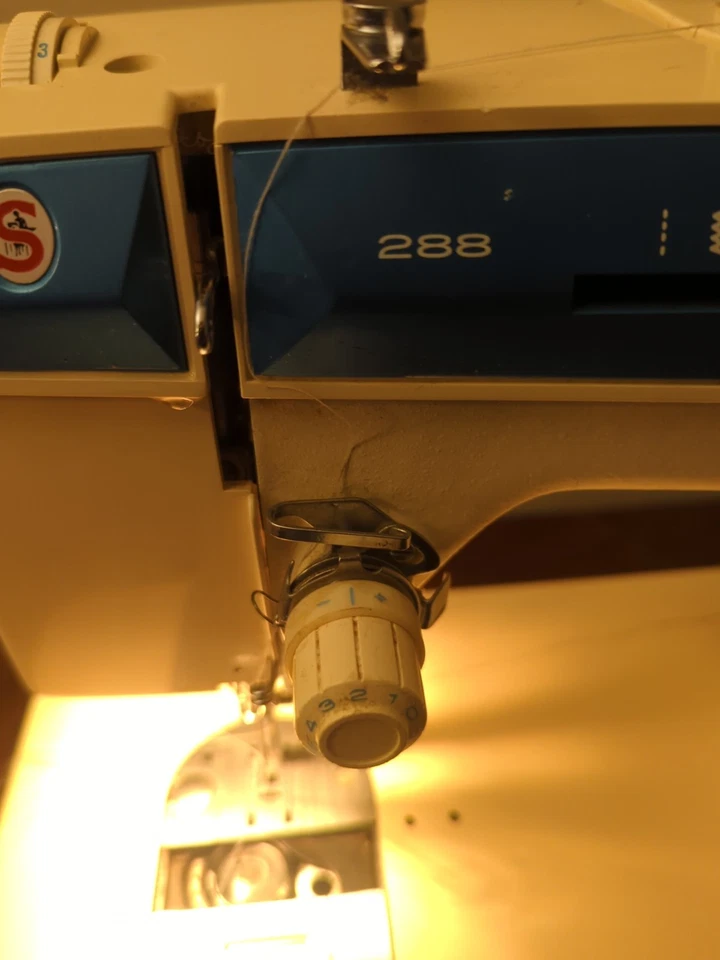 1960s Singer Fashion Mate 288 Sewing Machine Made in France Works Read Descript - Image 4 of 4