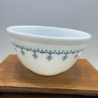 Vintage Pyrex Snowflake Garland 402 Mixing Bowl Glass 1-1/2 Qt White Blue