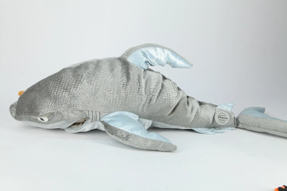 Disney Store Talking Plush Chum Shark 22” Marioneta de Mano Relleno Encontrar Etiquetas Nemo Foto 4 de 4