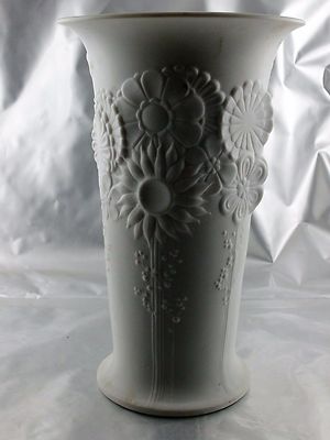 Matt weiße Vase Kaiser Porzellan Blumen Motiv 20 cm hoch
