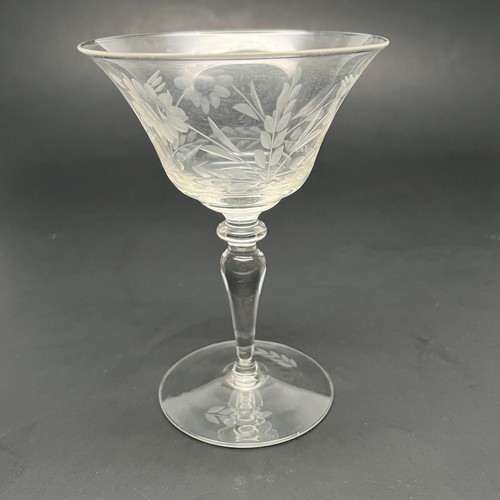 Vajilla de vidrio soplado de colección de Arcadia patrón floral con diseño en base, cantidad de descuento - Imagen 3 de 9