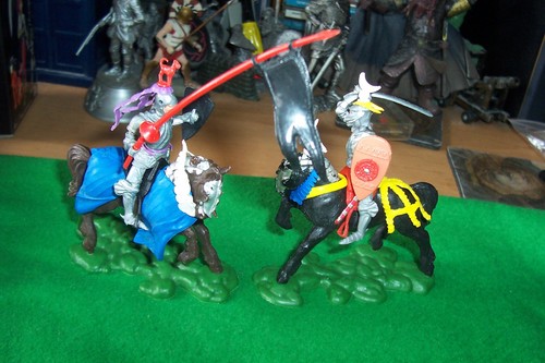 BRITAINS SWOPPET 4 MOUNTED KNIGHTS FOR SPARES WAR OF THE ROSES - Picture 16 of 16