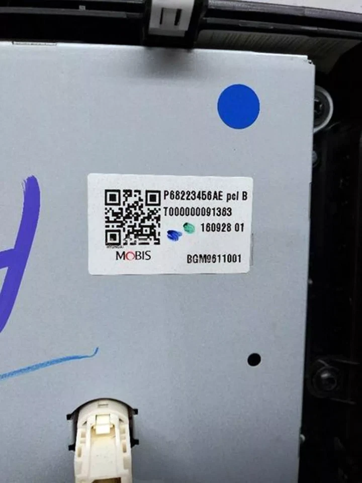 2017 Chrysler Pacifica Dash Mounted 8.4" Display Screen ID 68223456 Opt JBD - Image 3 of 4