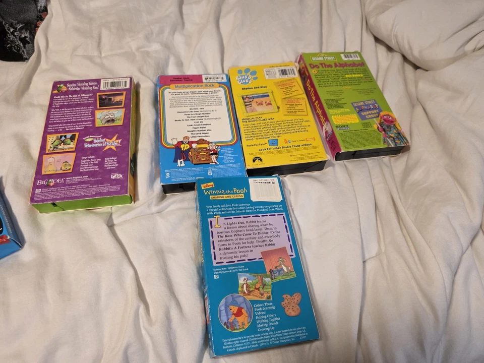 5 Kids VHS Lot Blue's Clues School House Winnie Pooh Sesame Street Veggie Tales - Image 2 of 2