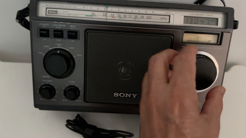 SONY FM/SW/MW 5Band Radio W/Power Supply Model No ICF-6500W, Good Condition. - Video 1 of 1