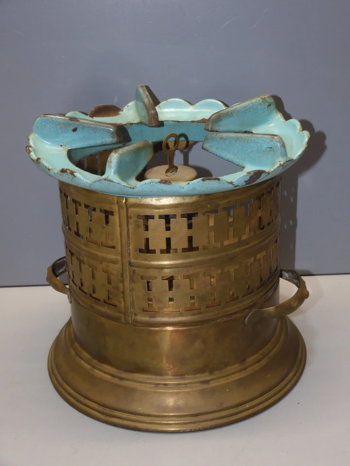 - ANCIEN RECHAUD A PETROLE LAITON et FONTE EMAILLEE ART DECO  FORME RONDE    D - Photo 4/4