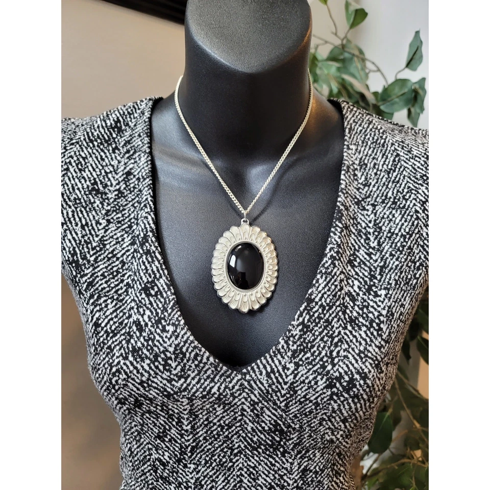 Express Dress 女式中号黑色白色人字形 V 领短袖合身 — 第 3/4 张图片