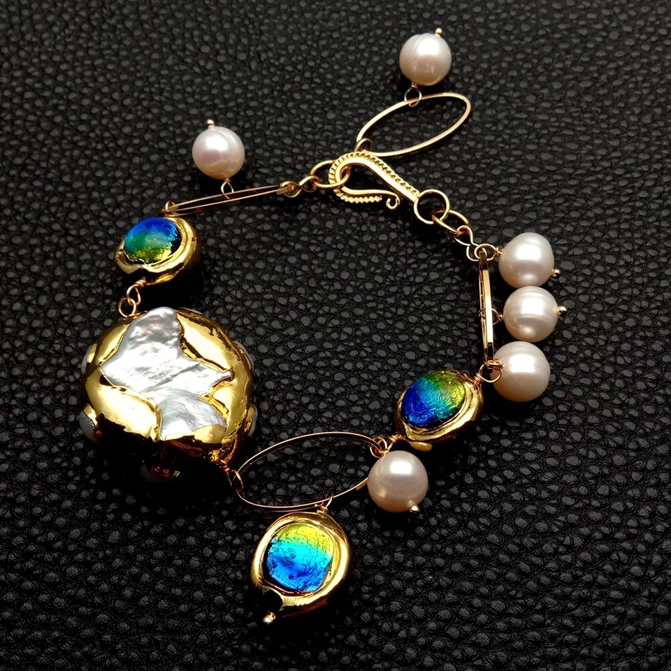 Brazalete Blanco Perla Keshi Pata Perla Azul Cristal de Murano con Borde Chapado en Oro Foto 2 de 4