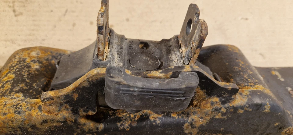 2005 Cadillac SRX Gearbox mounting bracket 15143640 - Image 2 of 4