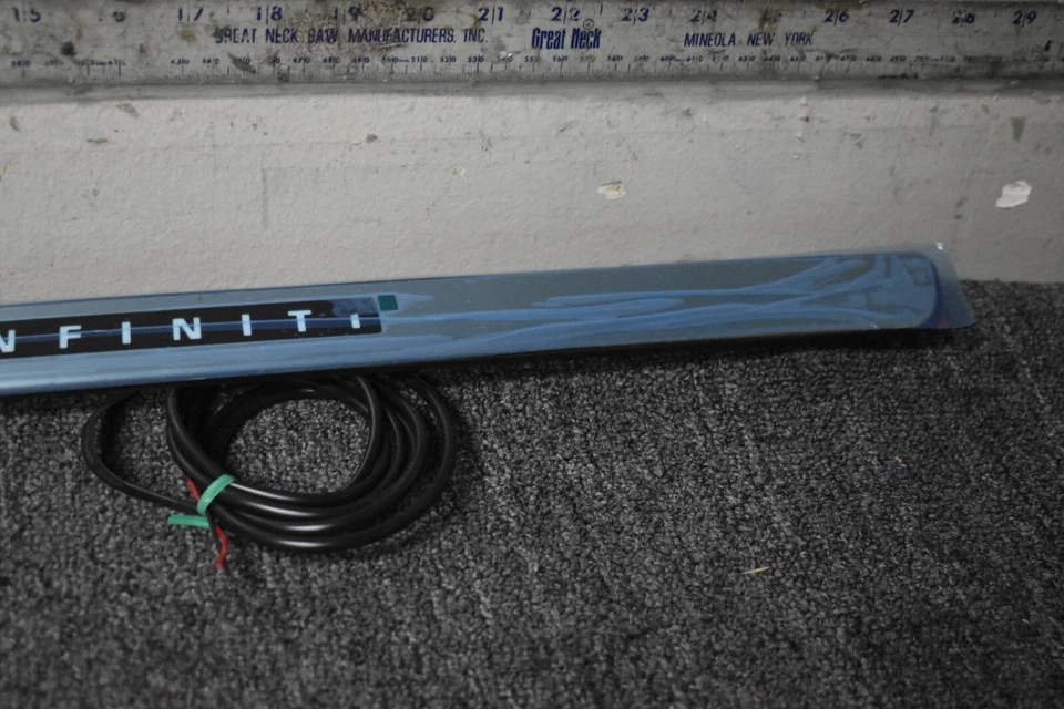 Infiniti QX60 2015-2018 BASE ILUMINADA PLACA DE PATADA FABRICANTE DE EQUIPOS ORIGINALES Foto 3 de 4