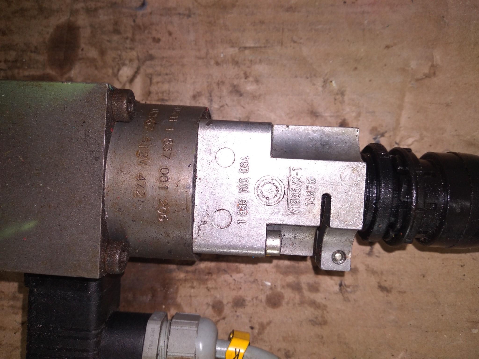 BOSCH 0 811 402 003 315BAR 1 835 100 034  REXROTH VICKERS HYDRAULIC