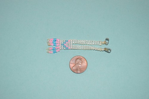 Collar de muñeca con cuentas en miniatura, rosa en escala de juego 1:6 - Imagen 3 de 3