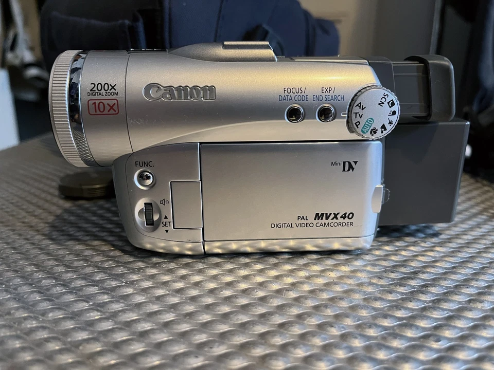 Canon Mvx45i miniDV PAL Camera + Extras - Image 2 of 4