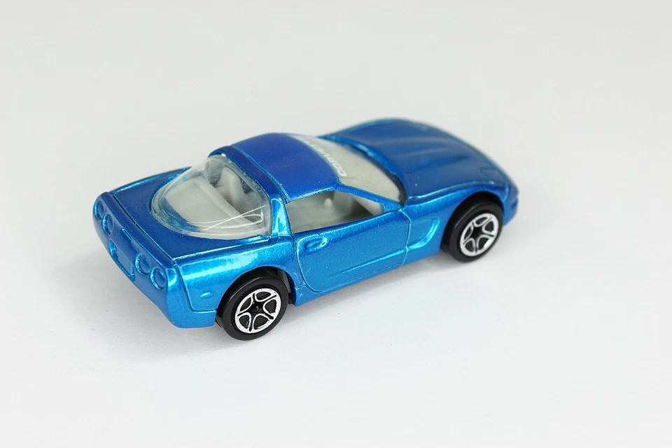 Matchbox 1997 Corvette Hot Rod 1:60 Scale Metallic Blue NICE - Image 2 of 4