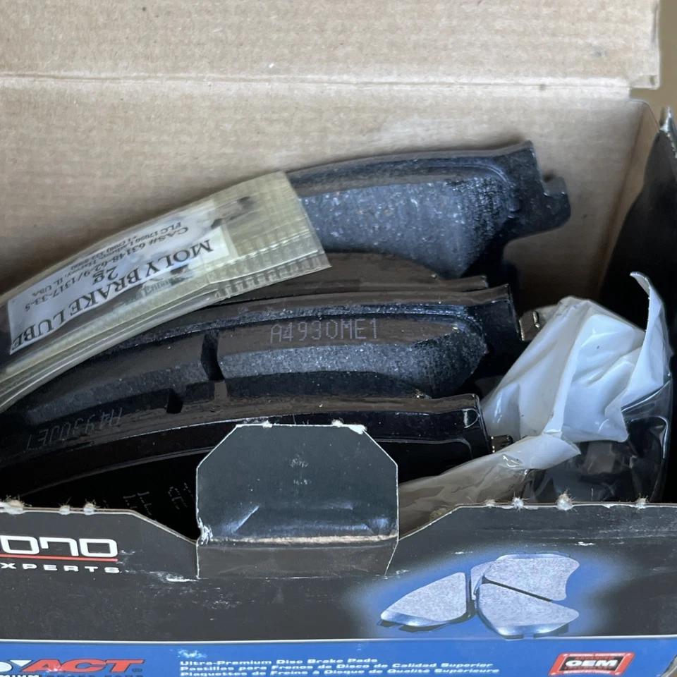 Juego de pastillas de freno de disco-ProACT Ultra Premium cerámica Akebono ACT1020 SE ADAPTA A CADILLAC Foto 2 de 2