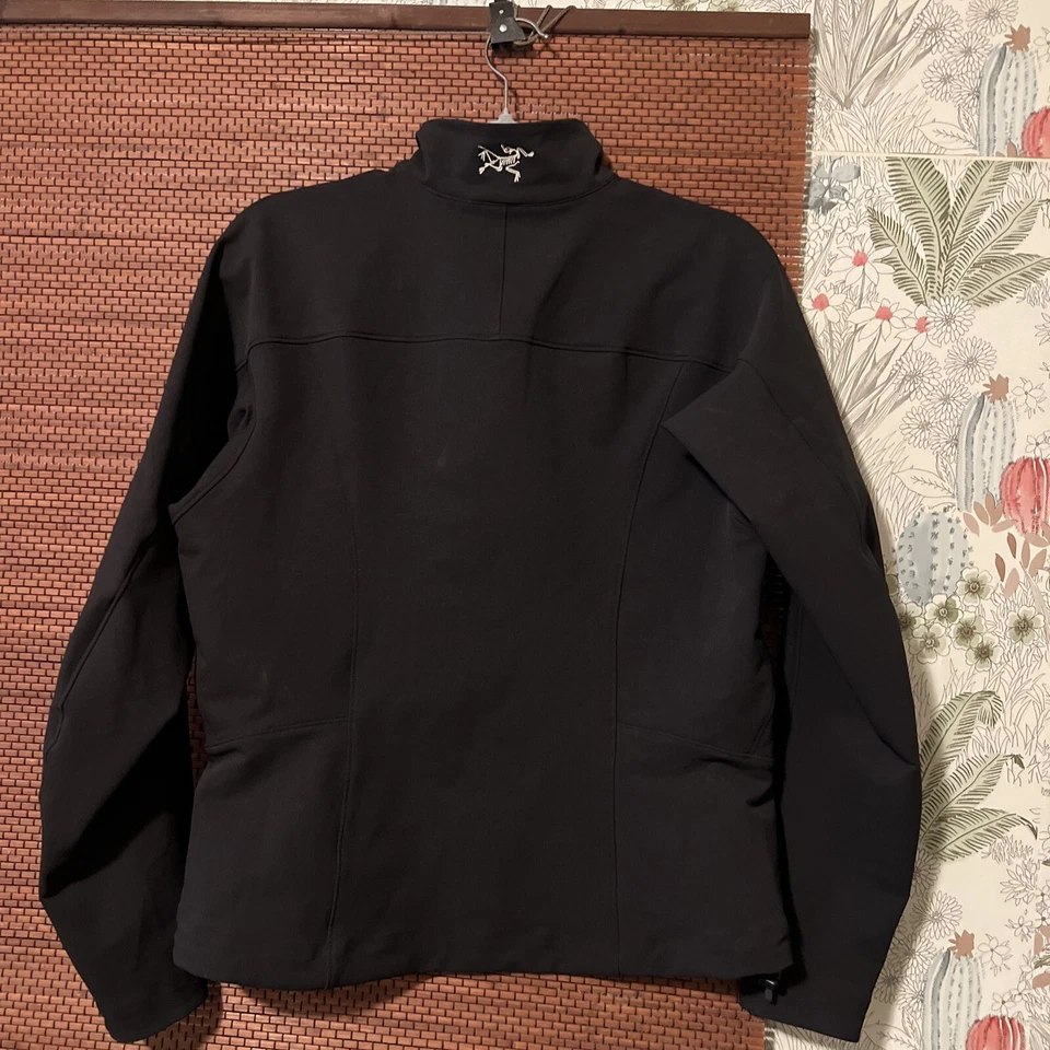 Arc’teryx CA34438 Soft-Shell Full-Zip Jacket Black Women’s Medium Zip Pockets - Image 2 of 4