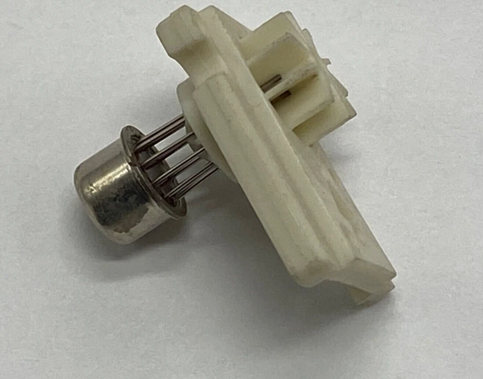 Lambda Semtech LAS1000 linear voltage regulator 5-38VDC 150mA case TO-100 - Image 2 of 2