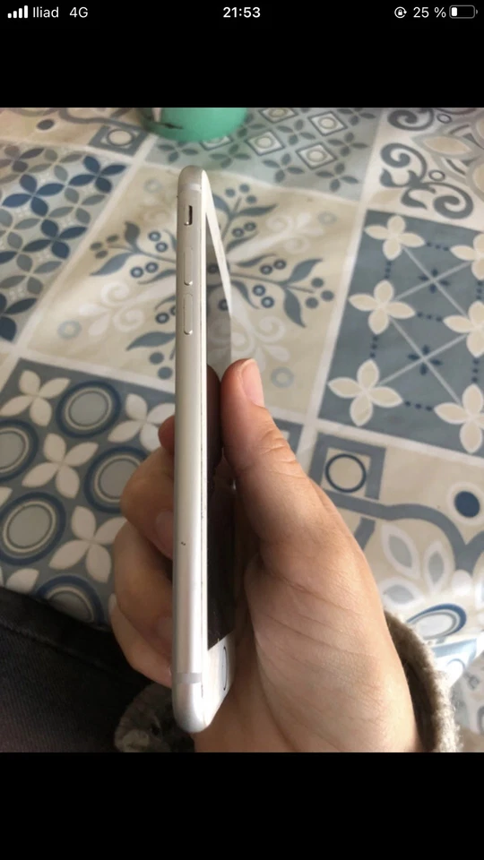 Apple iPhone 8 - 256GB - Argento (Sbloccato) - Immagine 4 di 4