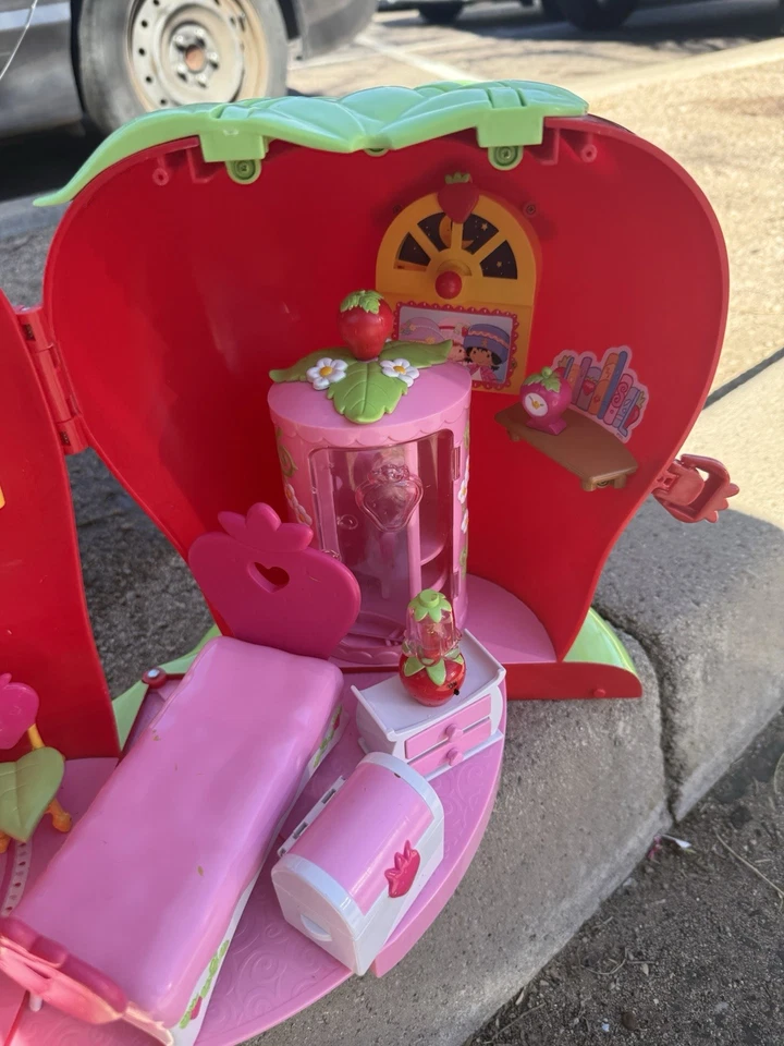 Estuche de transporte vintage Strawberry Shortcake Berry Sweet House con accesorios 2003 Foto 3 de 4
