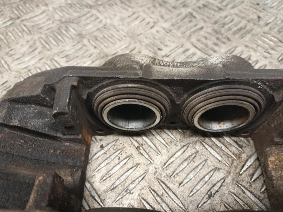 PINZA DELANTERA IZQUIERDA TOYOTA HILUX MK7 4775071010 Foto 4 de 4