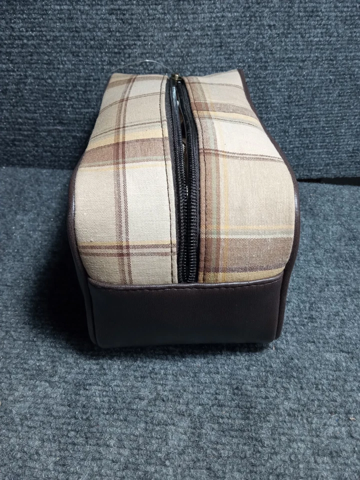 Bolso de Cosméticos de Viaje LONGABERGER Homestead Marrón y Tostado Cuero Marrón a Cuadros Foto 2 de 4