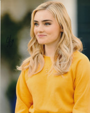 MEG DONNELLY signed Autogramm 20x25cm AMERICAN HOUSEWIFE in Person autograph COA