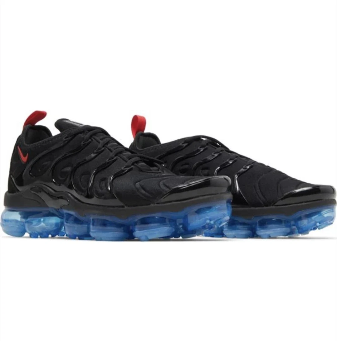Nike vapormax plus shop black and blue