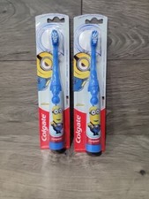 Colgate Kids Cepillo de Dientes a Batería, Minions, Cerdas Extra Suaves Paquete de 2 Azul