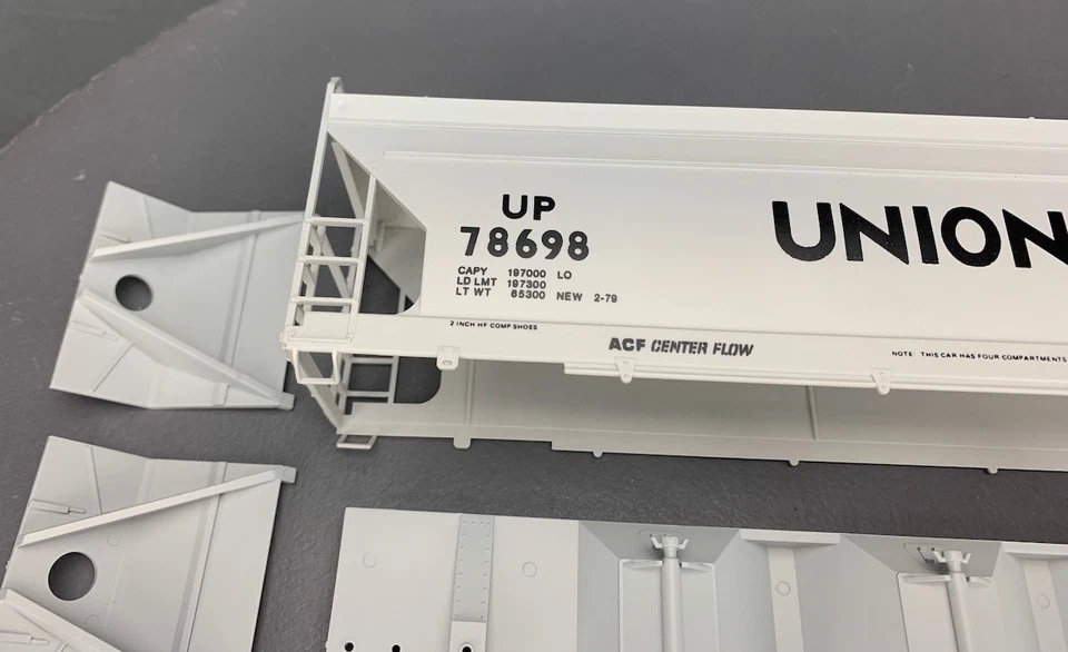 Kit de tolva de CD de flujo central Union Pacific #78698 Weaver escala O 50’ ACF O2920 Foto 4 de 4