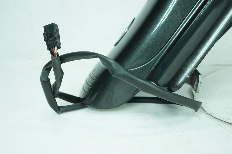 2005 Harley Touring FLTRI Road Glide OEM Rear Wheel Fender & Turn Signals Bar - Image 4 of 4