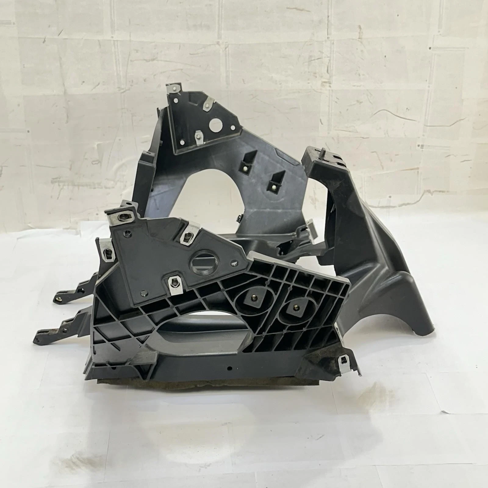 2016 CAN-AM SPYDER RT FRONT COWL DASH FAIRING CONSOLE SUPPORT BRACKET STOCK