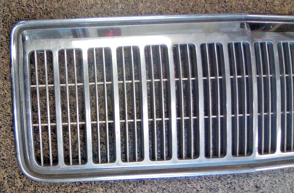 Rejilla cromada Mercury Grand Marquis Grill Colony Park Wagon 88-91 LOC-123DG Foto 2 de 4