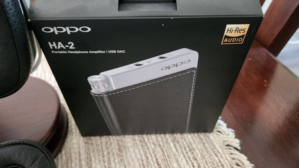 OPPO PM1 Headphones HA-2 AMPLIFER WITH STAND AND CASE - Image 4 of 4