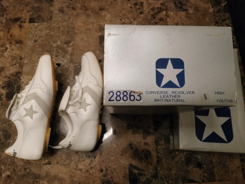 Converse girls Revolver leather vintage 1970s white youths size 6 cleats 28863