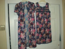 VANITY FAIR nightgown + robe set nylon print with multicolors - Size S - NWOT