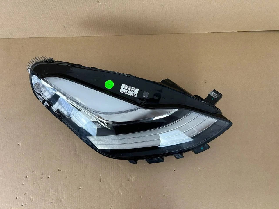Faro delantero derecho del pasajero Tesla Model 3 2017-2023 LED con arañazos Foto 3 de 4