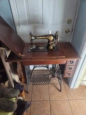 Antique Singer Treadle Sewing Machine With Cabinet K620061
