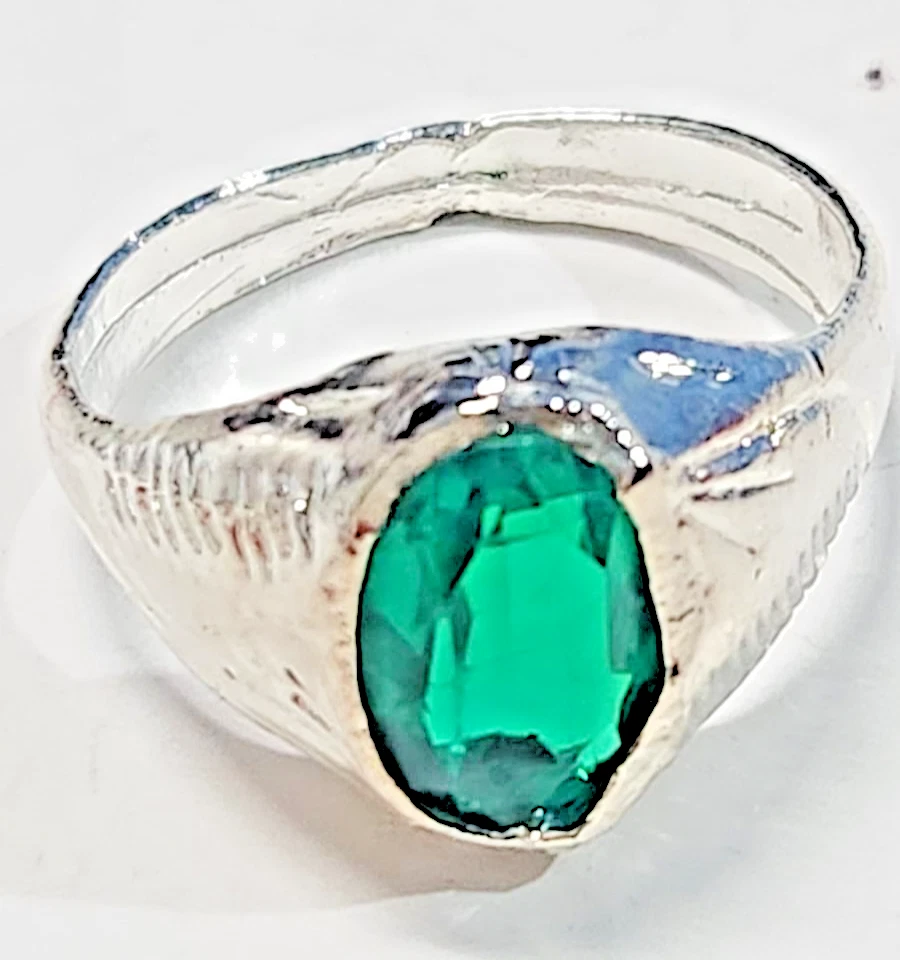 Anillo de plata esmeralda creado en laboratorio piedras preciosas hecho a mano regalo de lujo hombres mujeres Reino Unido Foto 2 de 4