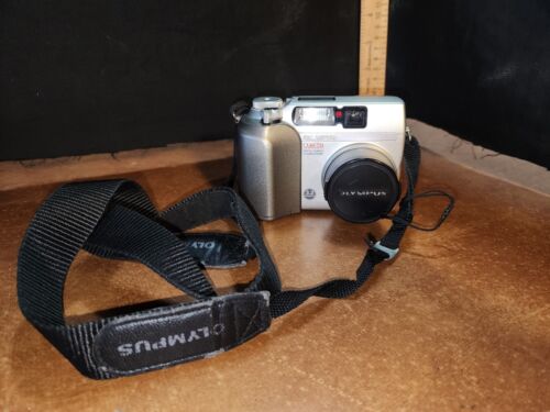 Olympus Camedia C-3020 Zoom 3.2MP 3x Optical Zoom Digital Camera No Memory Card