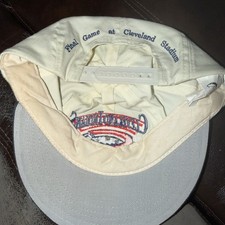 Cleveland Indians Strapback Cap Hat Outdoor OC MLB Beige Navy 90s VTG Wahoo