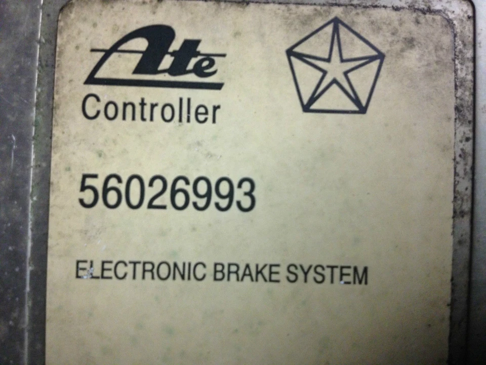 Jeep Grand Cherokee 1995 módulo de control electrónico sistema de frenos 56026993 AT CT Foto 2 de 2