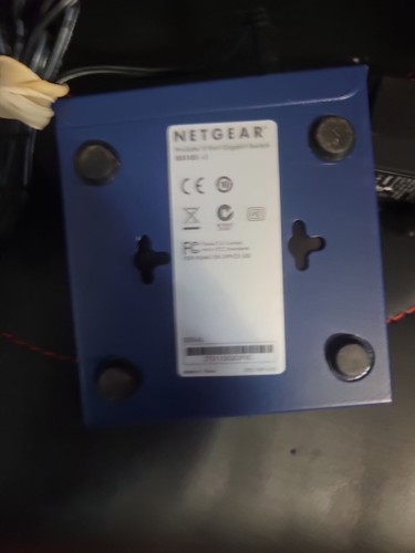 Netgear GS105Ev3 5-Port Gigabit Ethernet Smart Managed Plus Switch - Picture 2 of 4