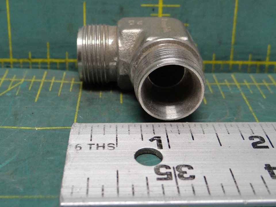 Swagelok SS-810-9 Tube Compression Fitting Union Elbow 1/2", No Ferrule / Nut - Image 2 of 3