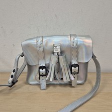 Borsa a tracolla Dr Martens mini argento pelle iridescente nappe borsa a tracolla